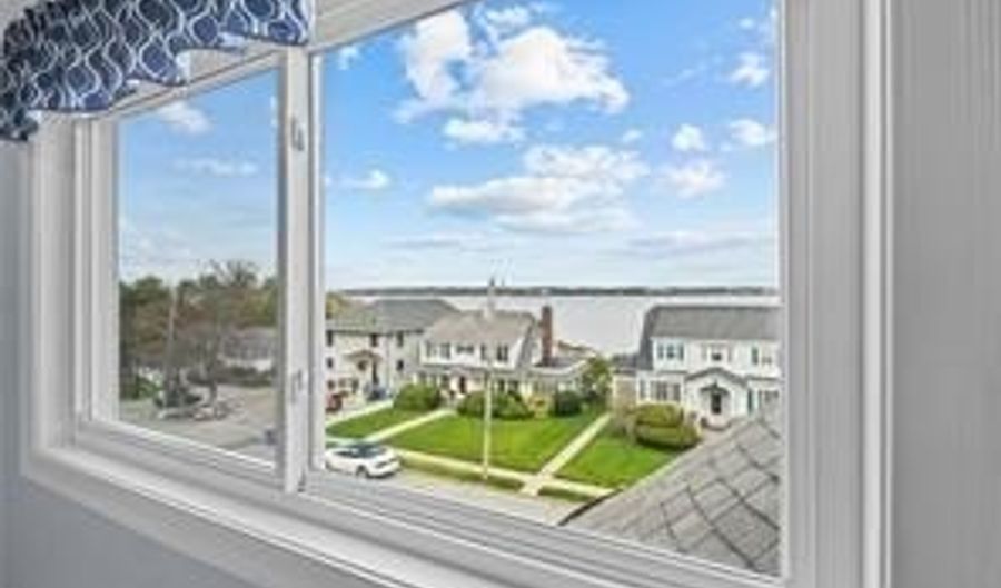 17 Selkirk Rd Rd 3, Cranston, RI 02905 - 3 Beds, 2 Bath