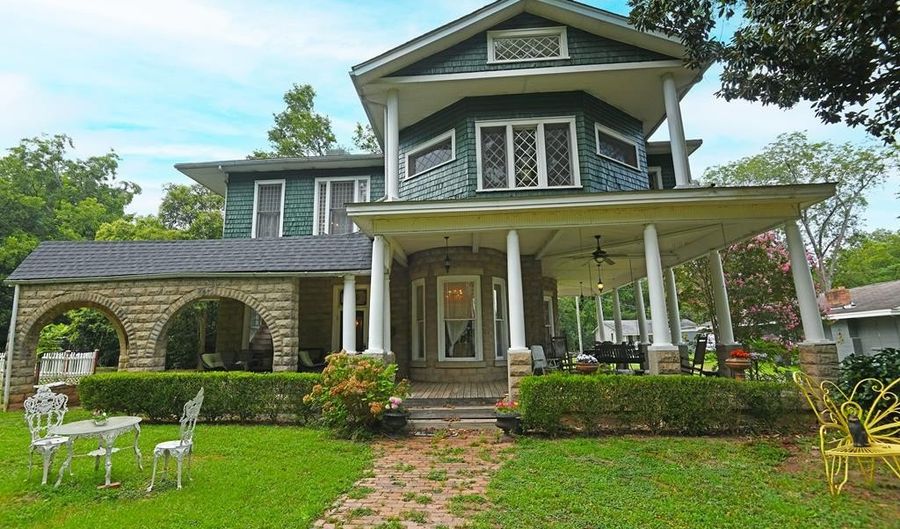 510 Main St, Abbeville, SC 29620 - 4 Beds, 4 Bath