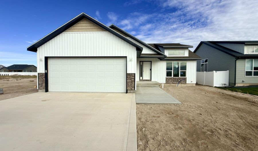 1082 Alpine Ave, Chubbuck, ID 83202 - 3 Beds, 2 Bath