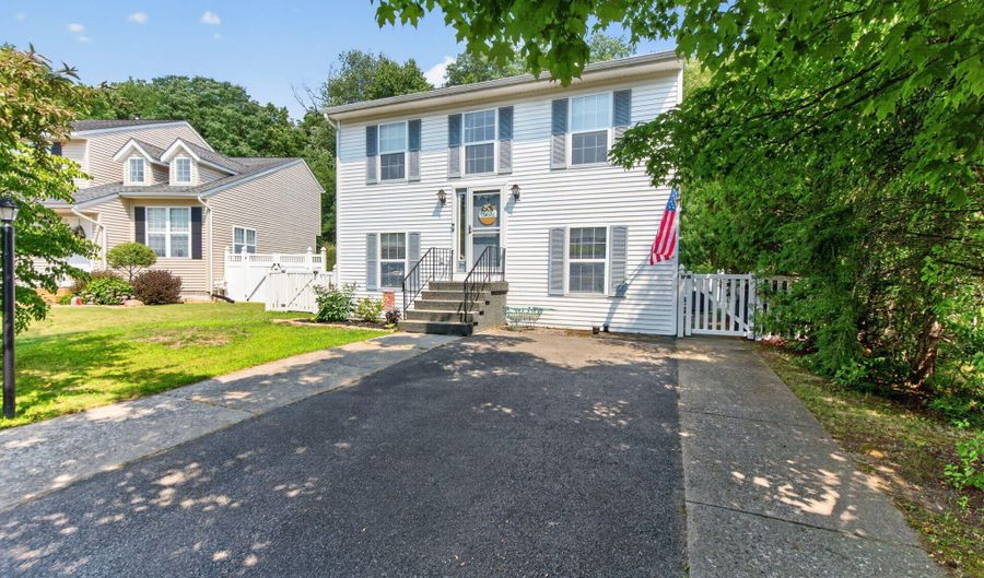 37 Wicken Sq, Albany, NY 12205 - 4 Beds, 2 Bath