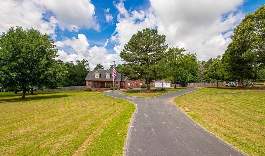 2675 Mountain View Rd, Benton, AR 72019 - 3 Beds, 3 Bath