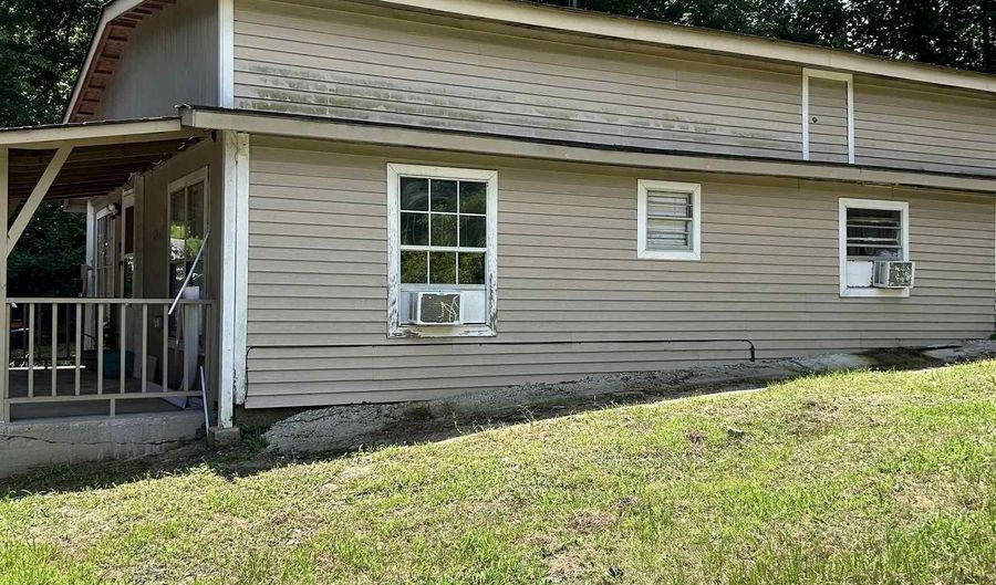 1315 Cedar St, Benton, AR 72015 - 3 Beds, 2 Bath