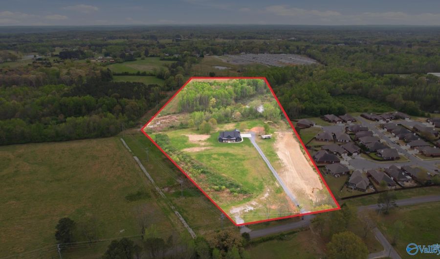 1332 Shoal Creek Trl NE, Arab, AL 35016 - 4 Beds, 4 Bath