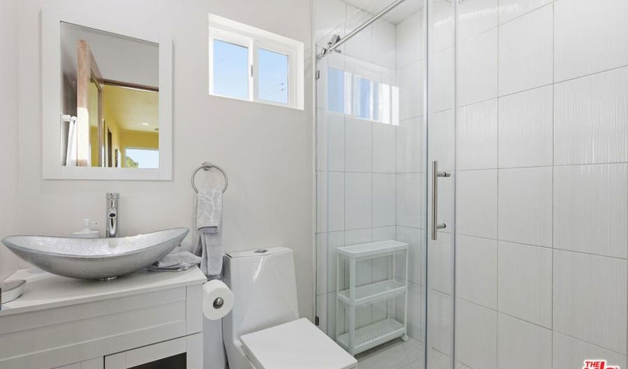 17660 Martha St, Encino, CA 91316 - 5 Beds, 4 Bath