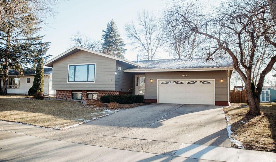 710 NE 17th Ave, Aberdeen, SD 57401 - 4 Beds, 2 Bath