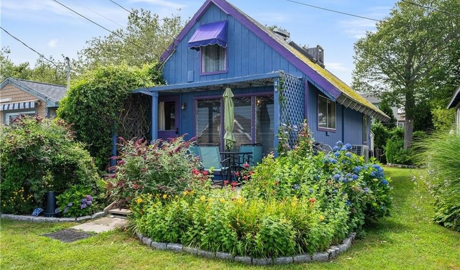 64 Burnside Ave, Narragansett, RI 02882 - 1 Beds, 1 Bath