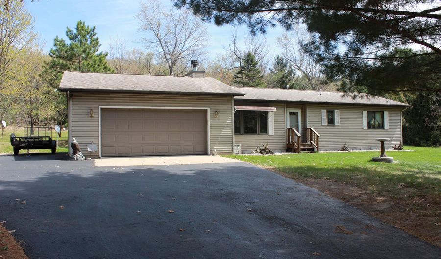 2590 14th Ct, Adams, WI 53910 - 2 Beds, 2 Bath