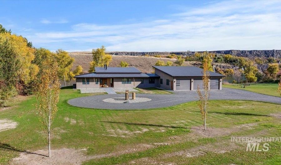 952 E 5204 N, Hagerman, ID 83332 - 4 Beds, 5 Bath