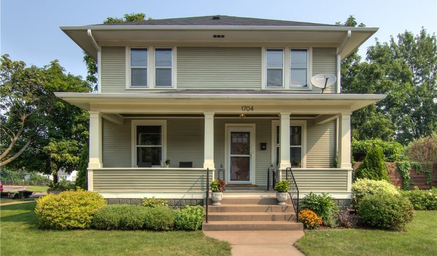 1704 Birch St, Eau Claire, WI 54703 - 4 Beds, 1 Bath