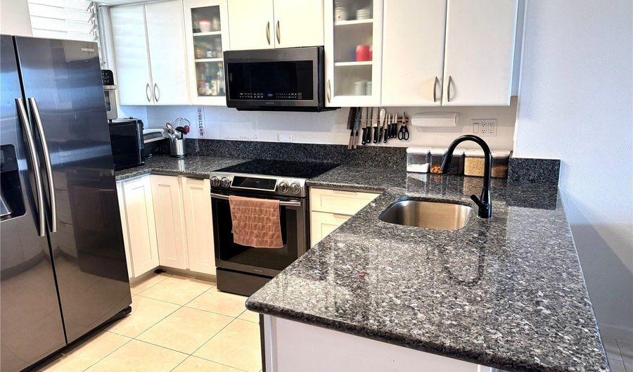 1212 Punahou St 3307, Honolulu, HI 96826 - 3 Beds, 3 Bath
