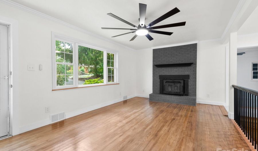 28 Pine Ln, Asheville, NC 28806 - 4 Beds, 3 Bath