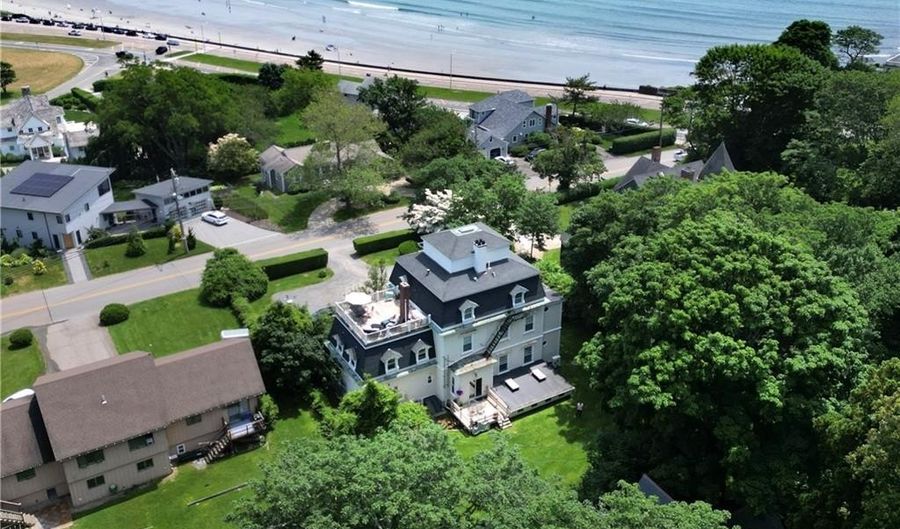 245 Eustis Ave B, Newport, RI 02840 - 1 Beds, 1 Bath