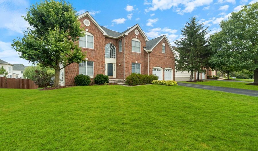 43540 LUCKETTS BRIDGE Cir, Ashburn, VA 20148 - 4 Beds, 5 Bath