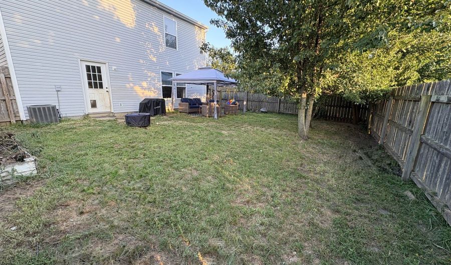 6826 Earlswood Dr, Indianapolis, IN 46217 - 3 Beds, 3 Bath
