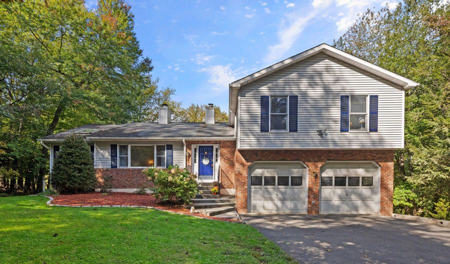 256 B Great Plain Rd, Danbury, CT 06811 - 4 Beds, 3 Bath