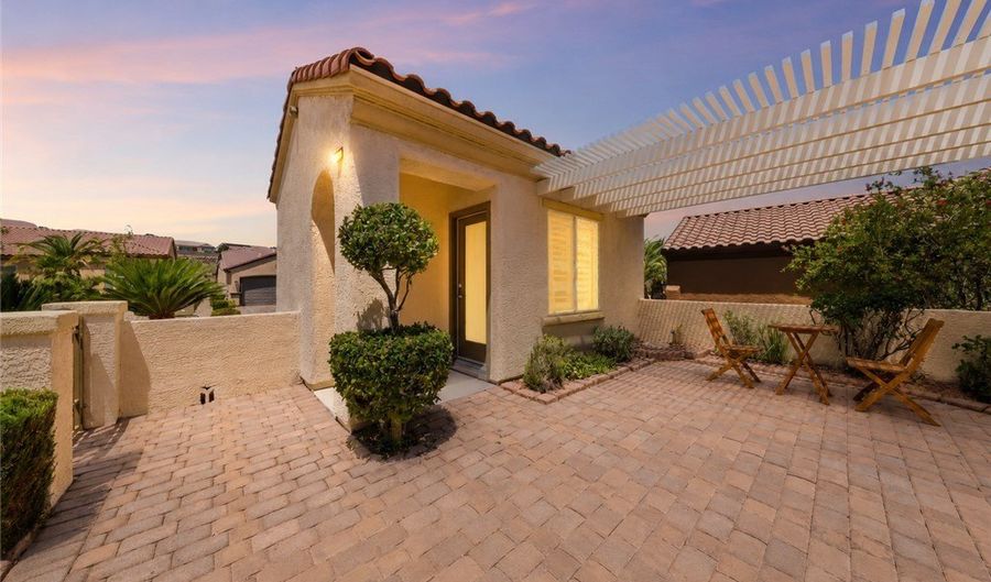 2148 Shadow Canyon Dr, Henderson, NV 89044 - 3 Beds, 3 Bath