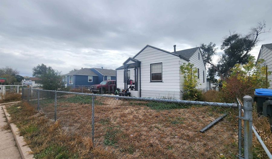 2533 12TH St, Cheyenne, WY 82001 - 4 Beds, 2 Bath