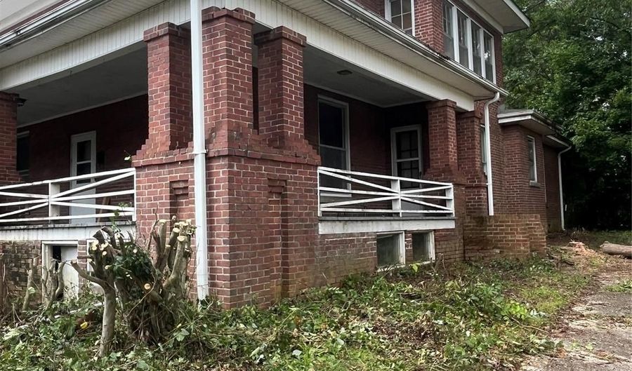 108 Harwood St, Albemarle, NC 28001 - 4 Beds, 2 Bath