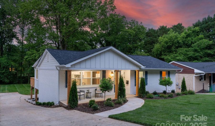 215 Wyanoke Ave, Charlotte, NC 28205 - 4 Beds, 3 Bath