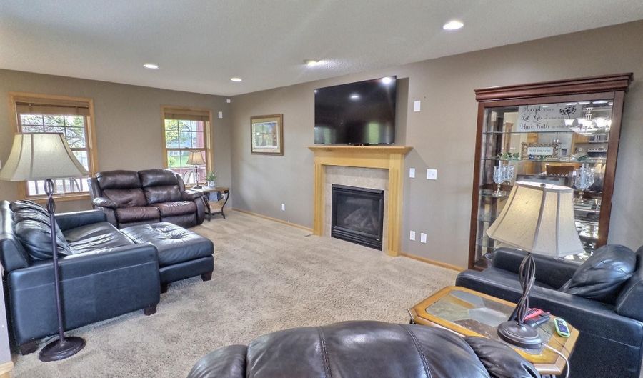 715 Acacia Dr S, Annandale, MN 55302 - 4 Beds, 4 Bath