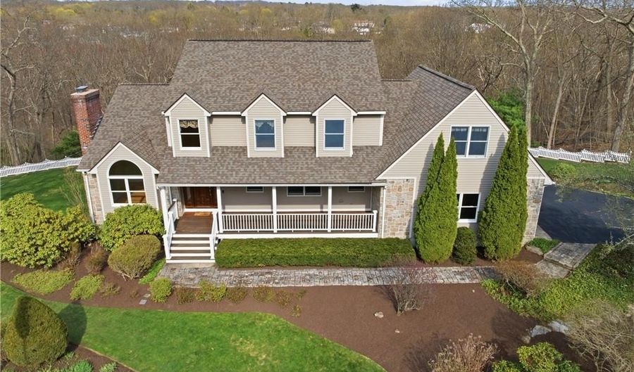46 Timberland Dr, Lincoln, RI 02865 - 5 Beds, 4 Bath