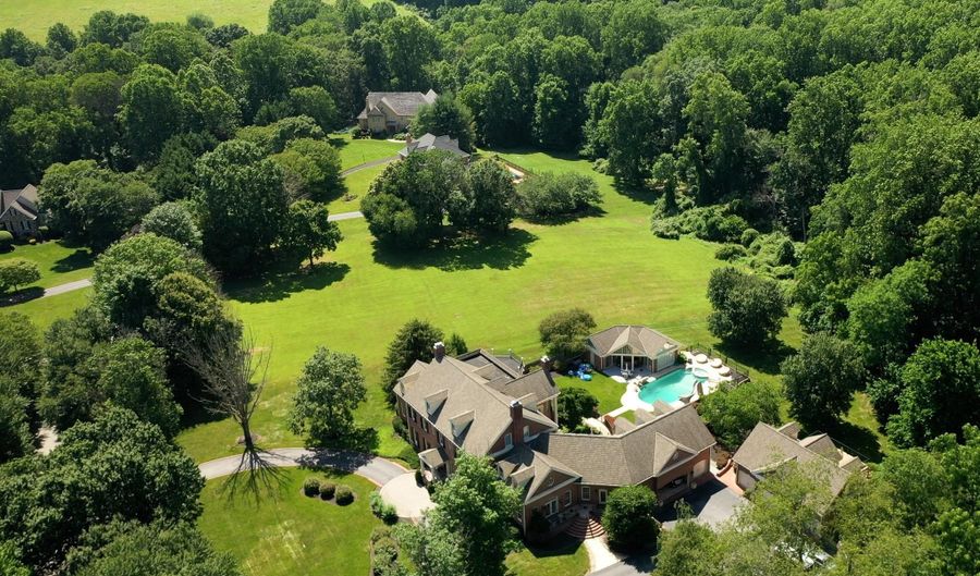 42 CLOUDS Way, Hockessin, DE 19707 - 5 Beds, 7 Bath