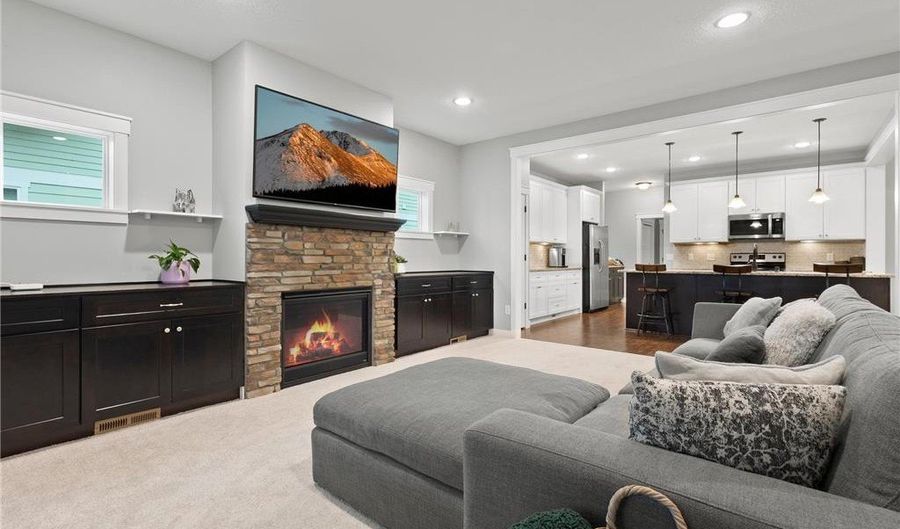 15563 Duck Trail Ln, Apple Valley, MN 55124 - 5 Beds, 4 Bath