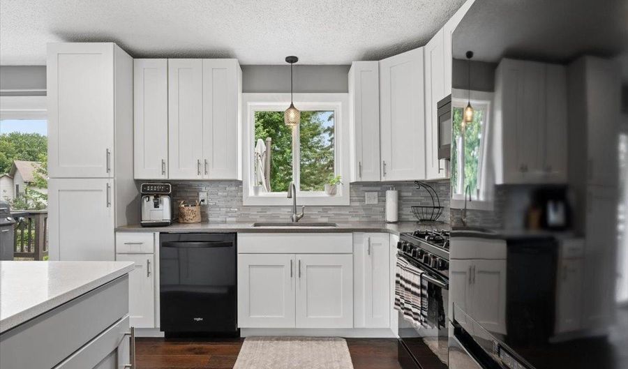 14390 Exley Ln, Apple Valley, MN 55124 - 4 Beds, 2 Bath