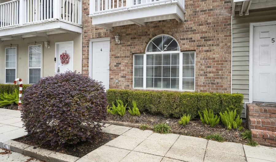 2210 Christian St #4, Baton Rouge, LA 70808 - 2 Beds, 3 Bath