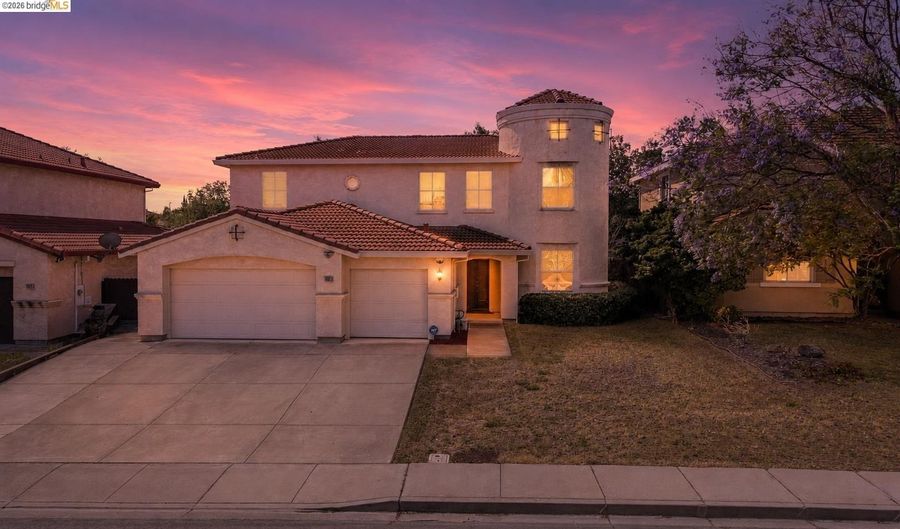 1900 Kern Mountain Way, Antioch, CA 94531 - 4 Beds, 3 Bath