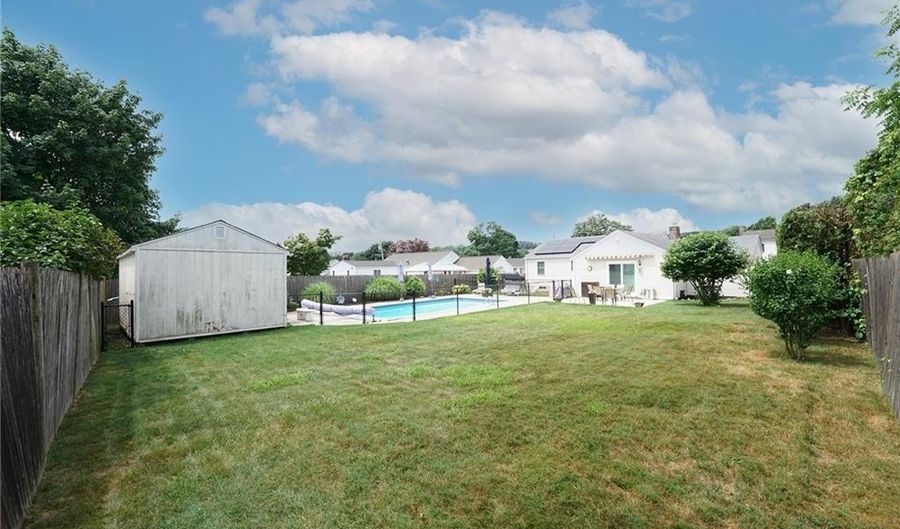 14 Willow Dr, Cranston, RI 02920 - 2 Beds, 2 Bath