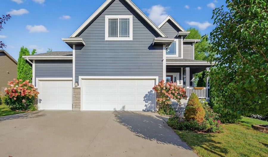 1734 S 11th St, Adel, IA 50003 - 5 Beds, 4 Bath