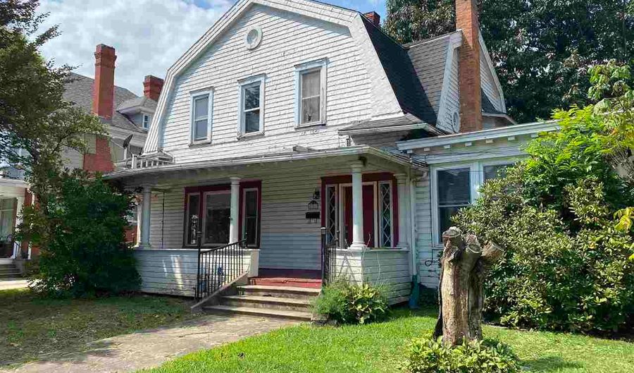 427 Main St, Weston, WV 26452 - 3 Beds, 2 Bath