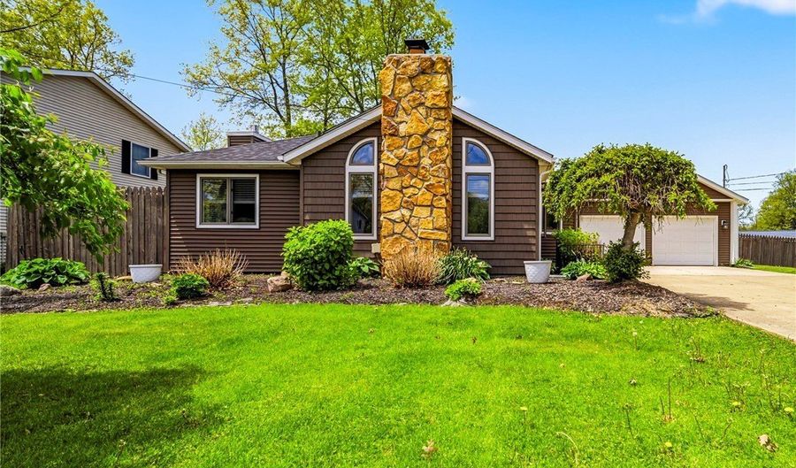 2013 Deerfield Dr, Ashtabula, OH 44004 - 3 Beds, 3 Bath