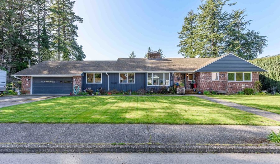1645 N 14TH St, Coos Bay, OR 97420 - 4 Beds, 3 Bath