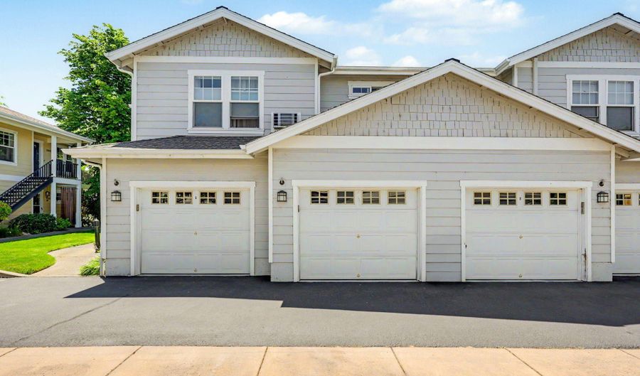 2214 McCall Dr, Ashland, OR 97520 - 2 Beds, 2 Bath