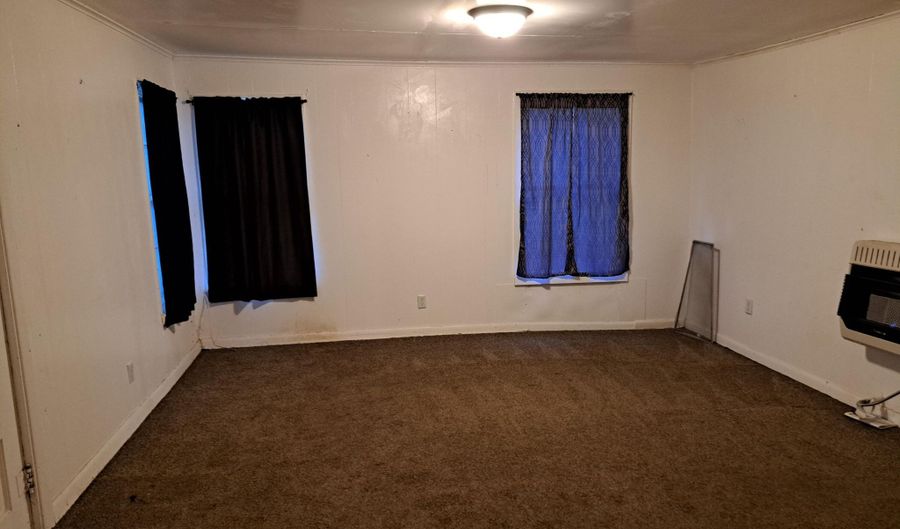 1903 S East Ave, Baxter Springs, KS 66713 - 3 Beds, 1 Bath
