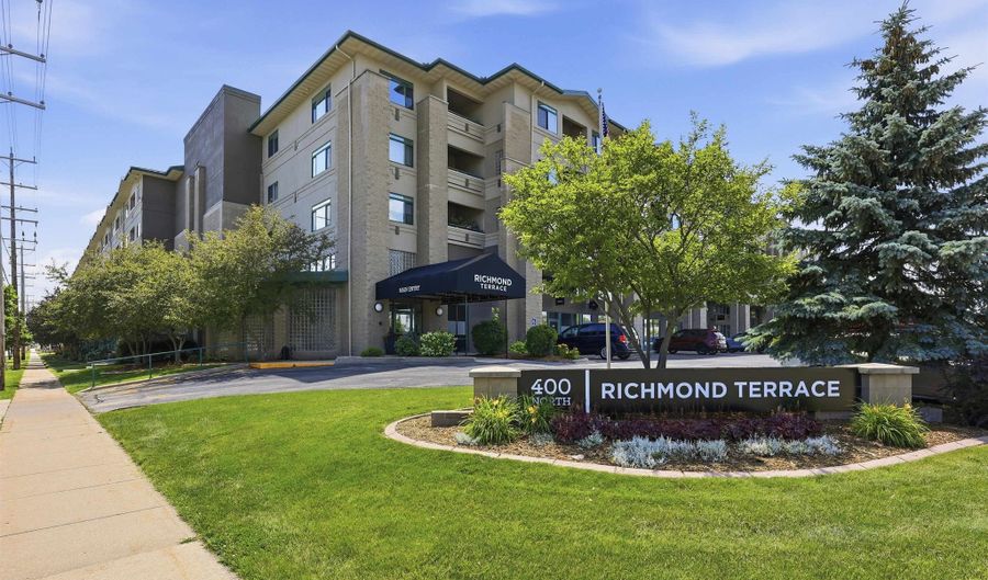 400 N RICHMOND St 103, Appleton, WI 54914 - 2 Beds, 2 Bath