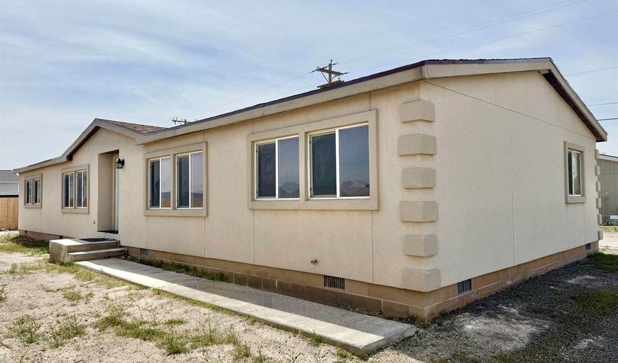 356 S Sonoma St, Battle Mountain, NV 89820 - 3 Beds, 2 Bath