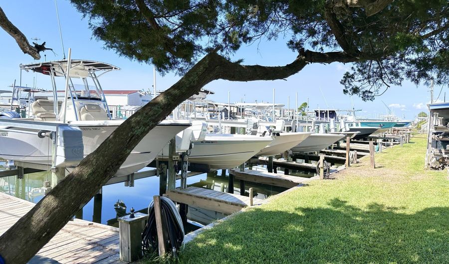 319 Old Causeway Rd, Atlantic Beach, NC 28512 - 3 Beds, 3 Bath