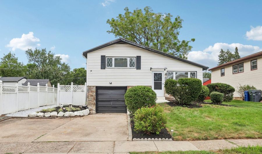 1350 LINDBERGH Ave, Abington, PA 19001 - 3 Beds, 2 Bath