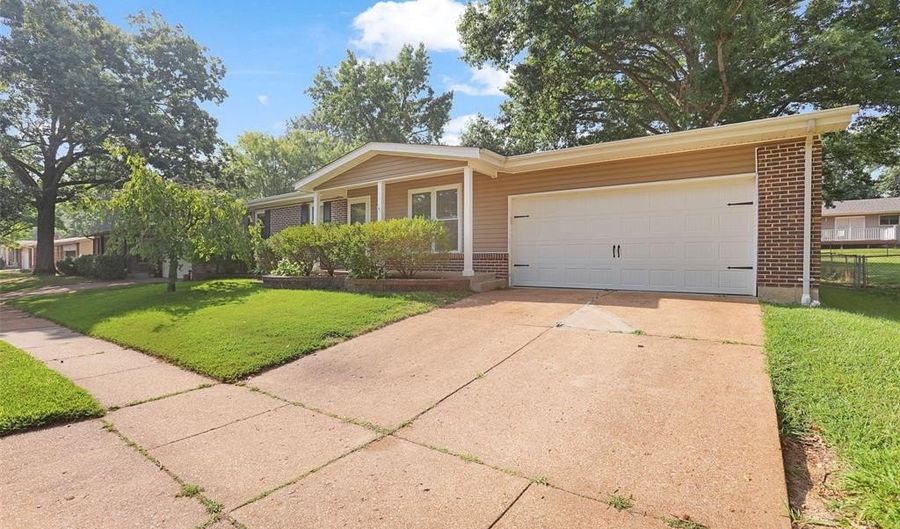 1210 Dorne Dr, Ballwin, MO 63021 - 3 Beds, 2 Bath