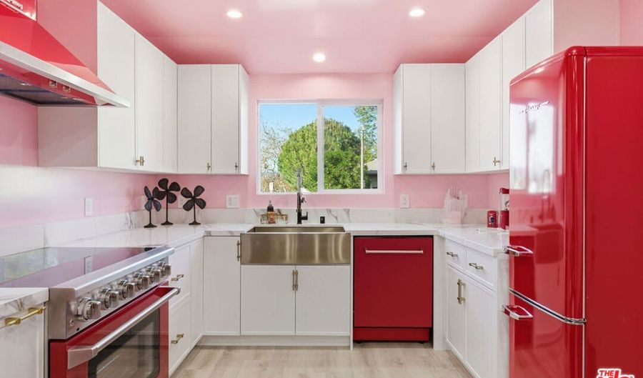 17660 Martha St, Encino, CA 91316 - 5 Beds, 4 Bath