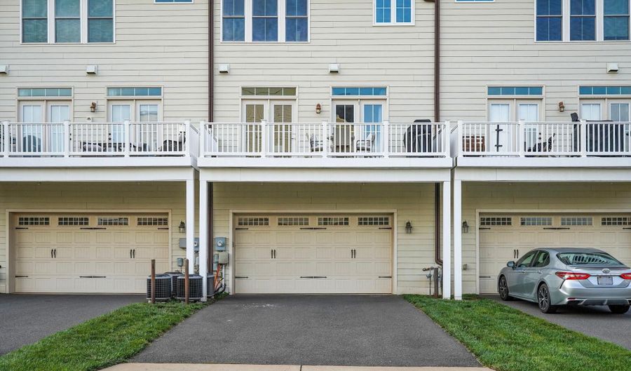 44713 PLYMPTON Sq, Ashburn, VA 20147 - 5 Beds, 5 Bath