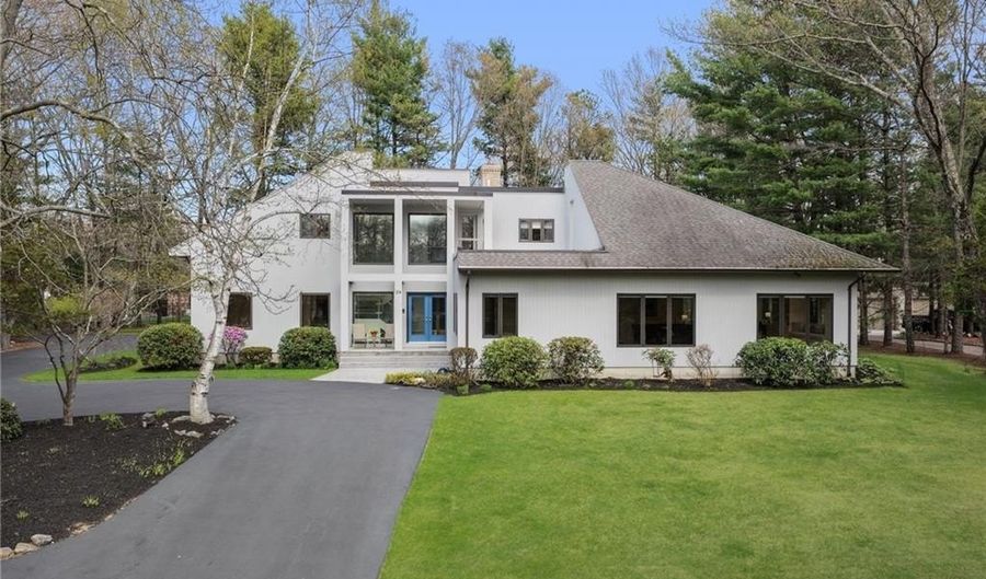 29 Dennell Dr, Lincoln, RI 02865 - 5 Beds, 5 Bath