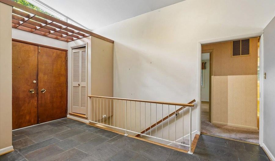 9009 CHARRED OAK Dr, Bethesda, MD 20817 - 5 Beds, 4 Bath