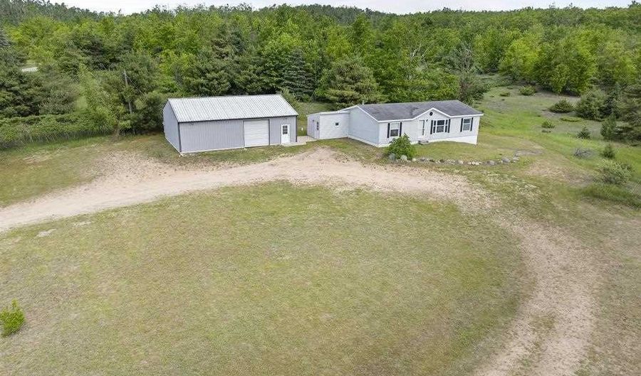 5343 LAKEVIEW, Alanson, MI 49706 - 3 Beds, 2 Bath