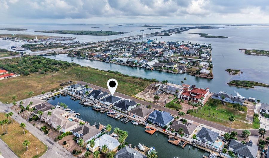 702 S BAY St, Aransas Pass, TX 78336 - 3 Beds, 2 Bath