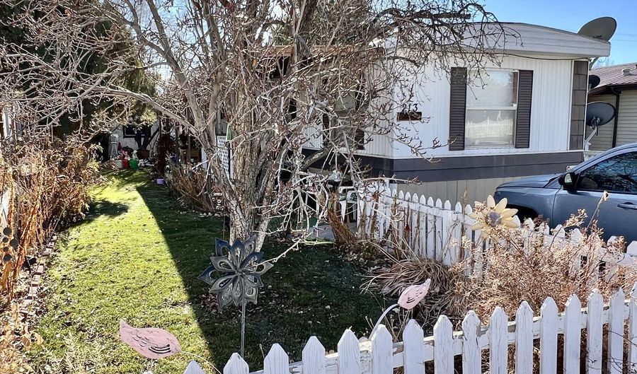 213 Cedar St, Carlin, NV 89822 - 2 Beds, 2 Bath