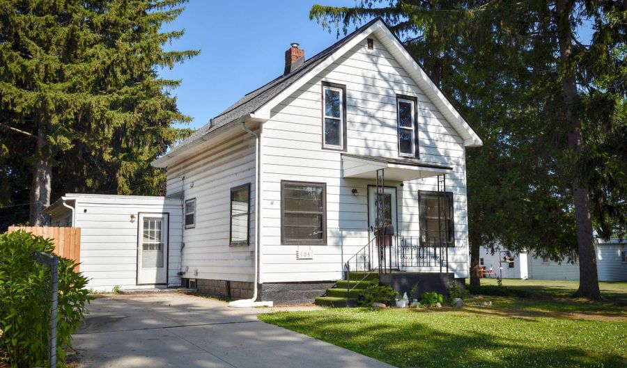 104 Grove Ave, Alma, MI 48801 - 3 Beds, 1 Bath